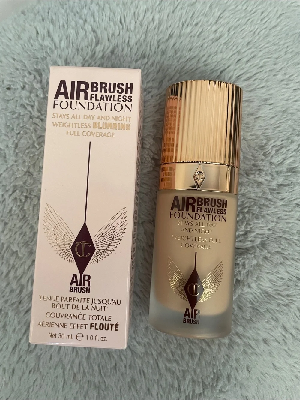 Charlotte Tilbury Airbrush Flawless Foundation – Beige/Gold Packaging